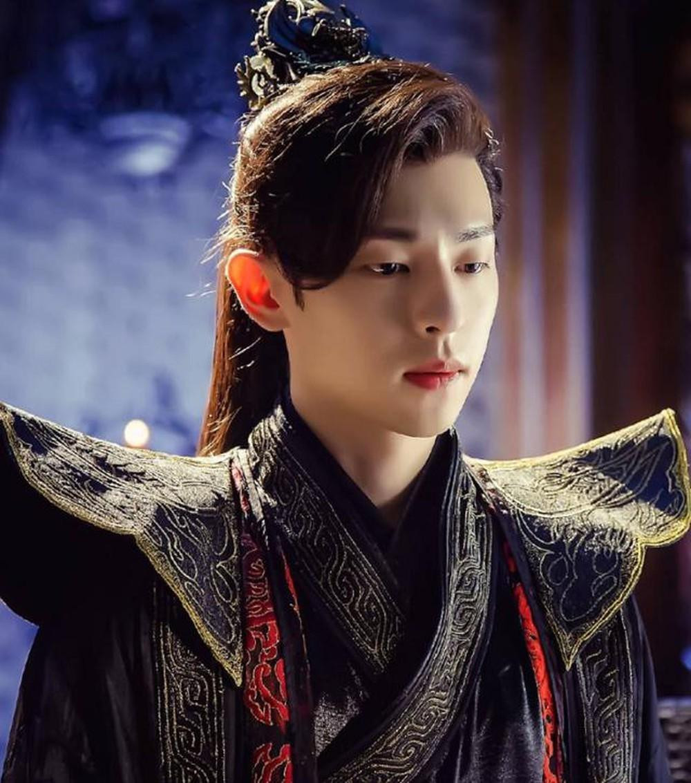 Đặng Luân bước đầu bị "phong sát", đứng trước nguy cơ mất trắng sự nghiệp. Đặng Luân bước đầu bị "phong sát", đứng trước nguy cơ mất trắng sự nghiệp.