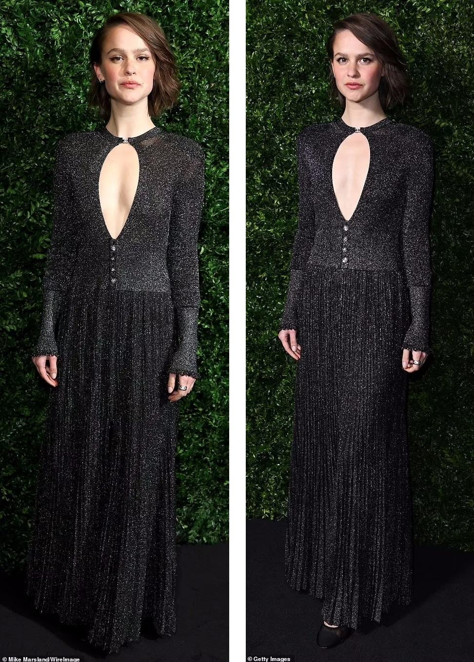 Nữ diễn viên sinh năm 1997 Clara Rugaard trông già dặn trong chiếc váy đen khoét ngực.