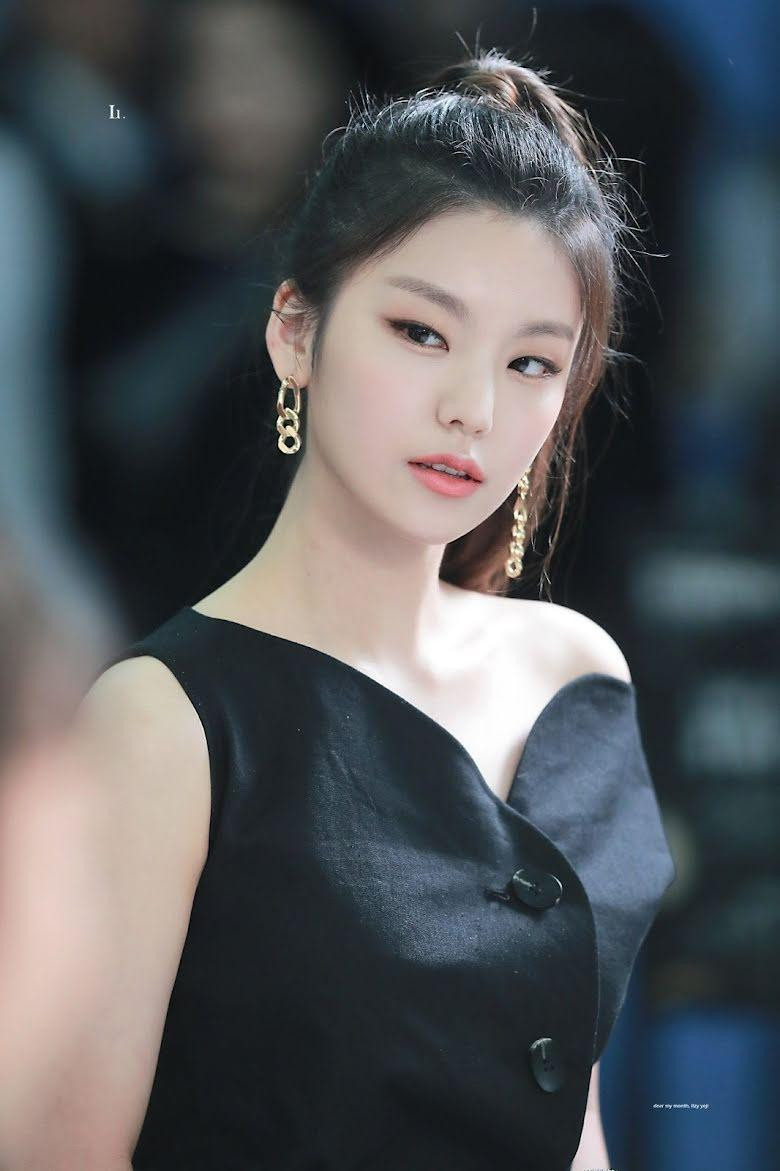 4. Yeji (ITZY) xếp hạng 4 trong cuộc bình chọn với 9,0% phiếu bầu.