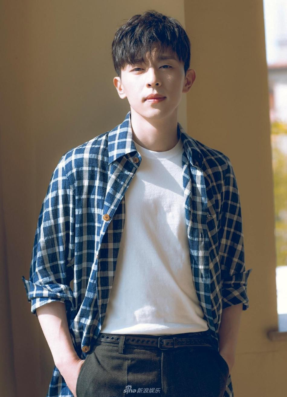 Dân mạng thất vọng, phẫn nộ khi hay tin Đặng Luân trốn thuế. Dân mạng thất vọng, phẫn nộ khi hay tin Đặng Luân trốn thuế.