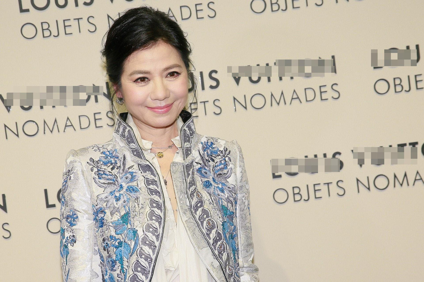 Năm 1990, Chung Sở Hồng tuyên bố giã từ sự nghiệp diễn xuất trong sự nuối tiếc của nhiều người. Sau khi chồng qua đời nhiều năm trước, cô sống độc thân, không con cái.