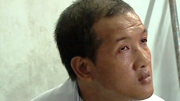 Tên cướp mê phim đồi trụy hiếp dâm bé gái 9 tuổi ảnh 1