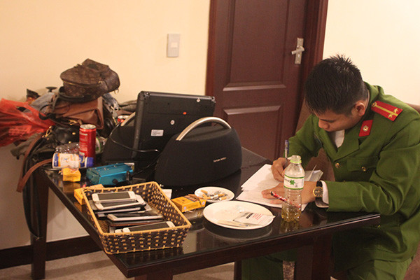 'Nam thanh nữ tú' thuê khách sạn, mở tiệc ma túy ảnh 1