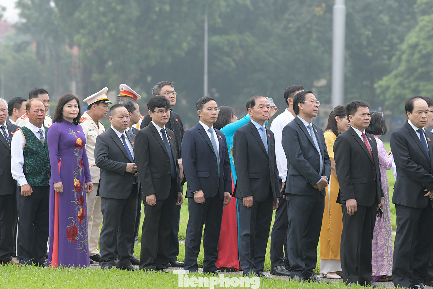 Kết thúc lễ viếng, các đại biểu Quốc hội trở về Nhà Quốc hội tiến hành họp phiên trù bị vào lúc 8h. Tại phiên họp, các đại biểu Quốc hội nghe Phó Chủ tịch Thường trực Quốc hội điều hành hoạt động của Ủy ban Thường vụ Quốc hội; nghe Ủy viên Ủy ban Thường vụ Quốc hội, Tổng Thư ký Quốc hội - Chủ nhiệm Văn phòng Quốc hội Bùi Văn Cường báo cáo tiếp thu, giải trình, chỉnh lý dự kiến Chương trình Kỳ họp thứ 7, Quốc hội khóa XV.