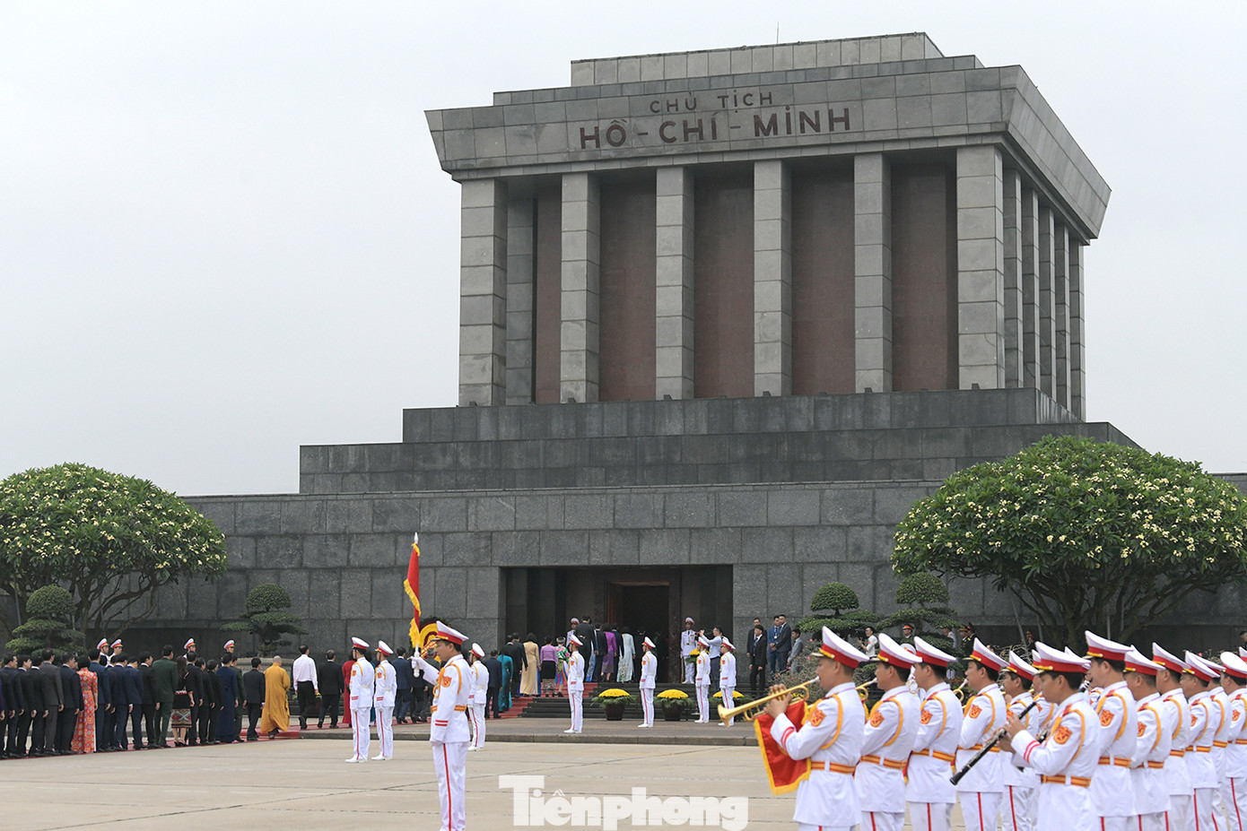 Thảo luận và biểu quyết thông qua Chương trình Kỳ họp thứ 7, Quốc hội khóa XV; nghe Ủy viên Ủy ban Thường vụ Quốc hội, Trưởng Ban Công tác đại biểu thuộc Ủy ban Thường vụ Quốc hội Nguyễn Thị Thanh trình bày Báo cáo của Ủy ban Thường vụ Quốc hội về việc cho thôi làm nhiệm vụ đại biểu Quốc hội khóa XV đối với 1 đại biểu Quốc hội thuộc Đoàn đại biểu Quốc hội tỉnh Hòa Bình.