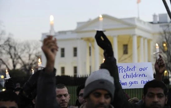 Người dân Mỹ kêu gọi chính phủ 