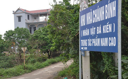 Lối vào ngôi nhà Chánh Bính ở xóm 11, xã Hòa Hậu, huyện Lý Nhân, tỉnh Hà Nam. Lối vào ngôi nhà Chánh Bính ở xóm 11, xã Hòa Hậu, huyện Lý Nhân, tỉnh Hà Nam