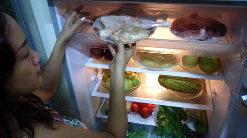 Bữa ăn của người Việt đã tăng gấp rưỡi lượng thịt, cá. Ảnh: N.C.T.