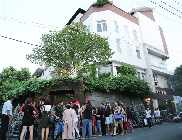 Đàm Vĩnh Hưng tung ảnh nhà ngổn ngang, nói lí do hủy Noel ảnh 12