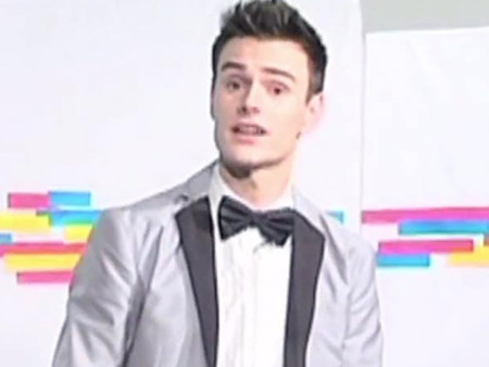 Ben McMahon dẫn chương trình truyền hình ở Australia