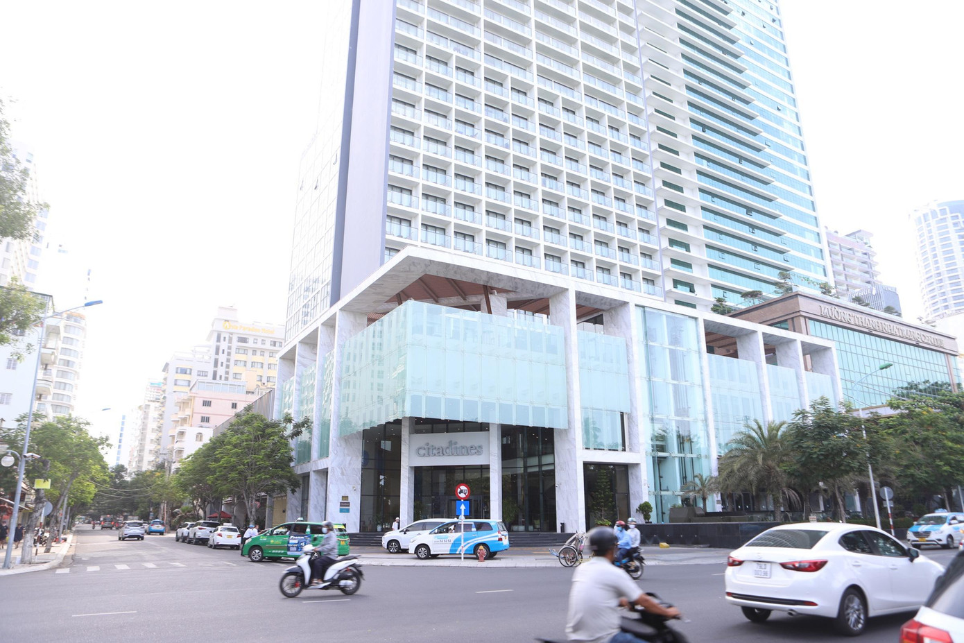 Khách sạn Citadines Nha Trang xây trên đất quốc phòng. Ảnh L.H