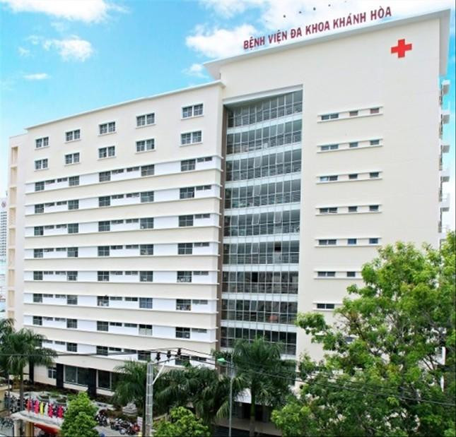 Bệnh viện Đa khoa tỉnh Khánh Hoà mua nhiều kit xét nghiệm của Việt Á. Ảnh T.L Bệnh viện Đa khoa tỉnh Khánh Hoà mua nhiều kit xét nghiệm của Việt Á. Ảnh T.L