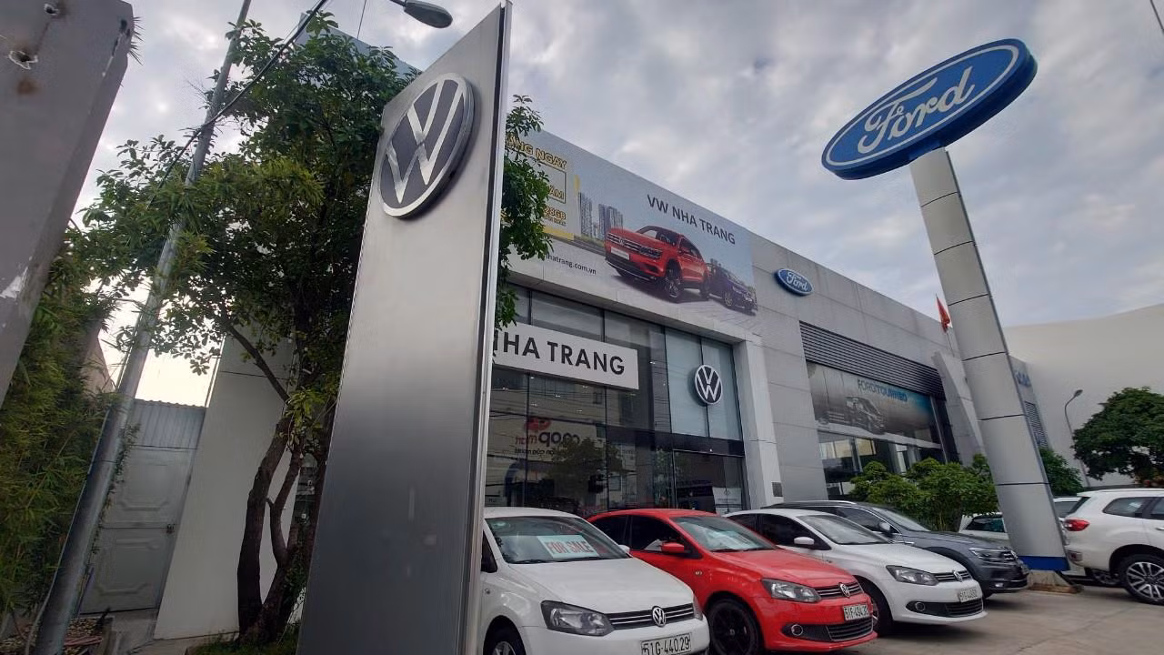 Trung tâm ô tô Ford Nha Trang tại đường Lê Hồng Phong xây trên đất quốc phòng. Ảnh C.H
