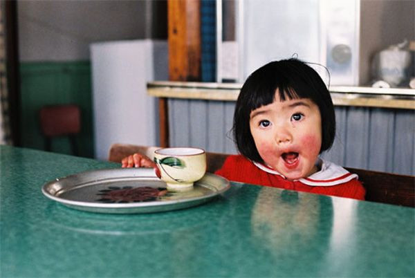 Mirai-chan khiến người xem thích thú xen lẫn ngỡ ngàng bởi sự biến hóa đầy sáng tạo trong từng nét mặt, khi vui, khi buồn, lúc lại giận dư, ngô nghê rất đáng yêu