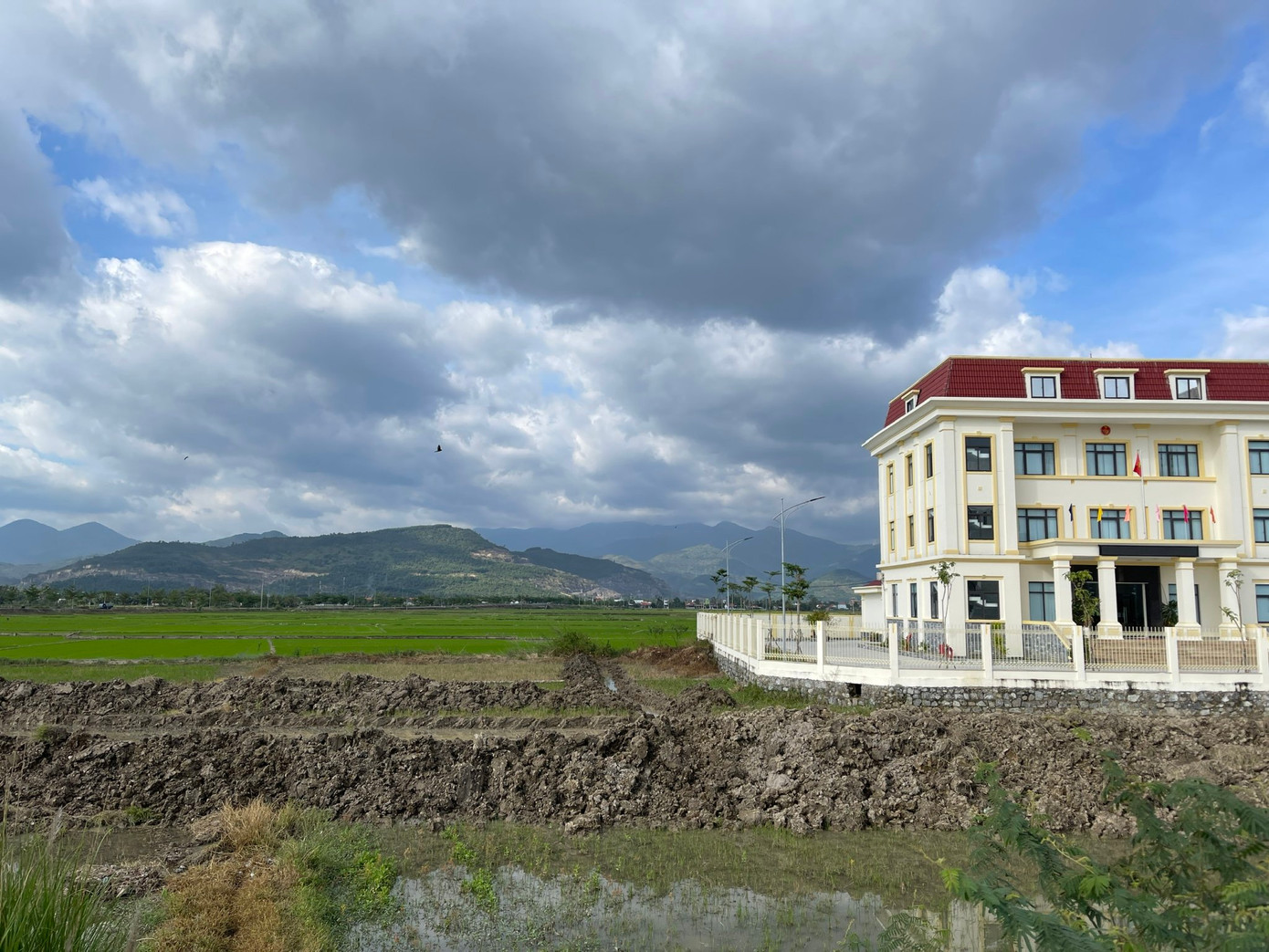 Gói thầu dự án đường gom dọc Quốc lộ 27C có nhiều vi phạm. Ảnh L.H Gói thầu dự án đường gom dọc Quốc lộ 27C có nhiều vi phạm. Ảnh L.H