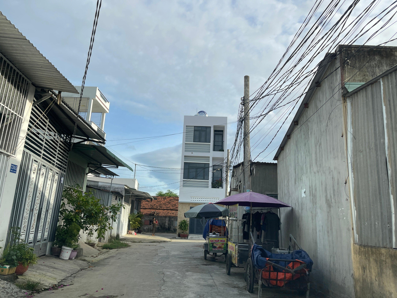 Khu tập thể Tiểu đoàn 15 có nhiều nhà xây không phép. Ảnh L.H