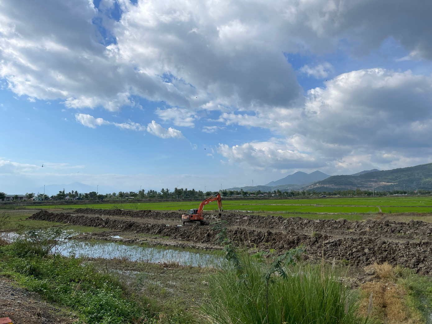 Gói thầu dự án đường gom Quốc lộ 27C bị "bẻ kèo" phút cuối. Ảnh L.H Gói thầu dự án đường gom Quốc lộ 27C bị "bẻ kèo" phút cuối. Ảnh L.H