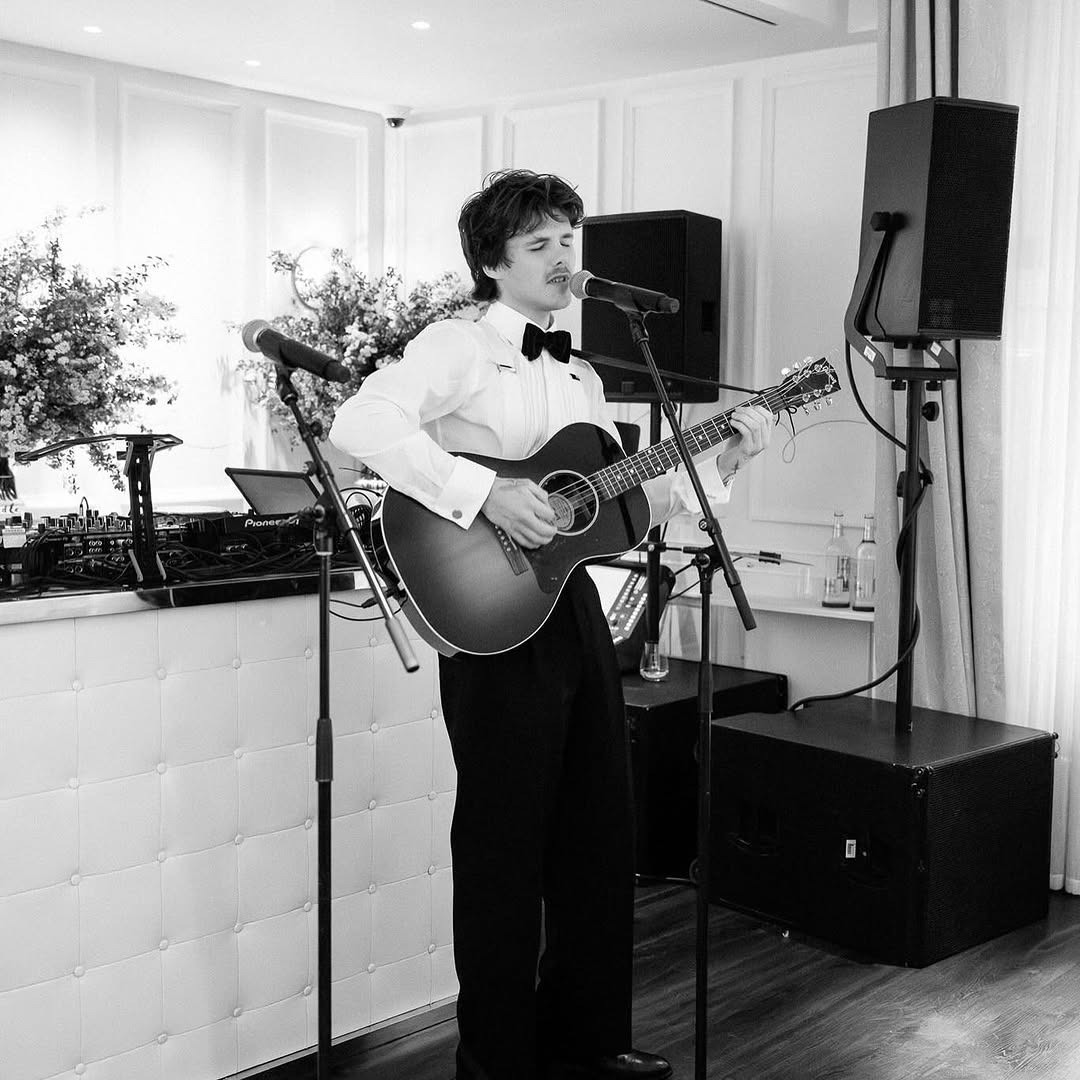 David Beckham khoe ảnh các con trong tiệc sinh nhật tuổi 50, Brooklyn dường như không còn là thành viên trong gia đình nổi tiếng nữa. Ảnh: IG.