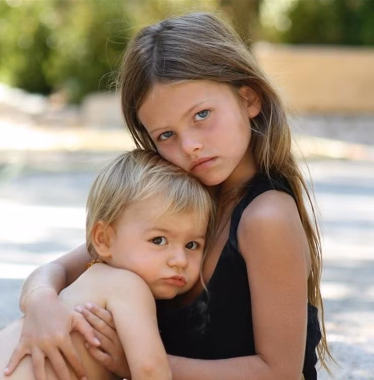 Thylane Blondeau sinh năm 2001 ở Pháp. Cô là con gái của cựu cầu thủ bóng đá Patrick Blondeau và diễn viên/người dẫn chương trình truyền hình Pháp Véronika Loubry. Cô có một em trai. Thylane Blondeau sinh năm 2001 ở Pháp. Cô là con gái của cựu cầu thủ bóng đá Patrick Blondeau và diễn viên/người dẫn chương trình truyền hình Pháp Véronika Loubry. Cô có một em trai.