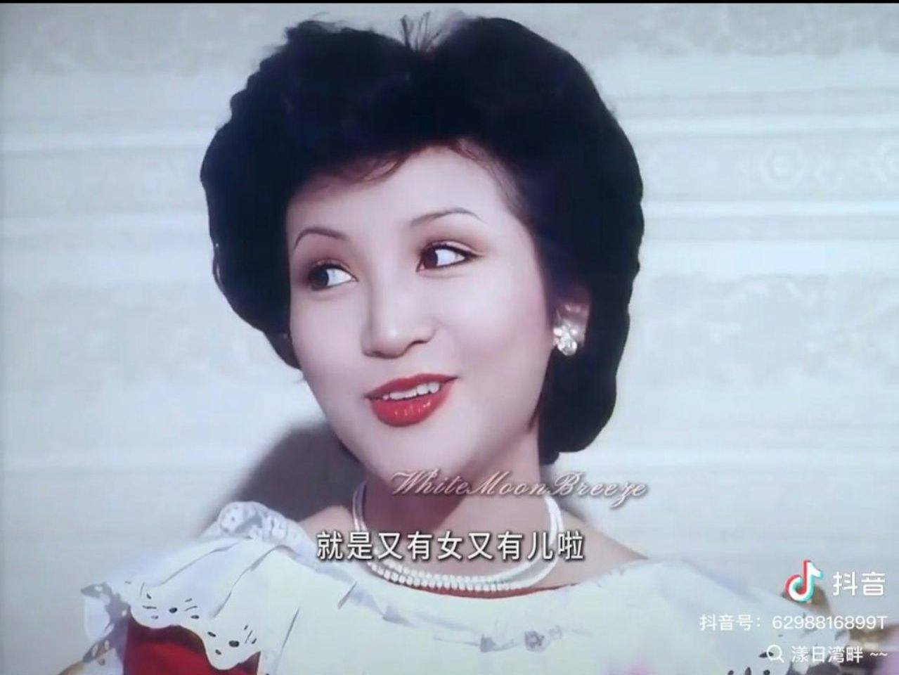 Mẹ hoa hậu của Tạ Đình Phong cũng nhận vô số lời khen với vẻ ngoài xinh đẹp, thời thượng.