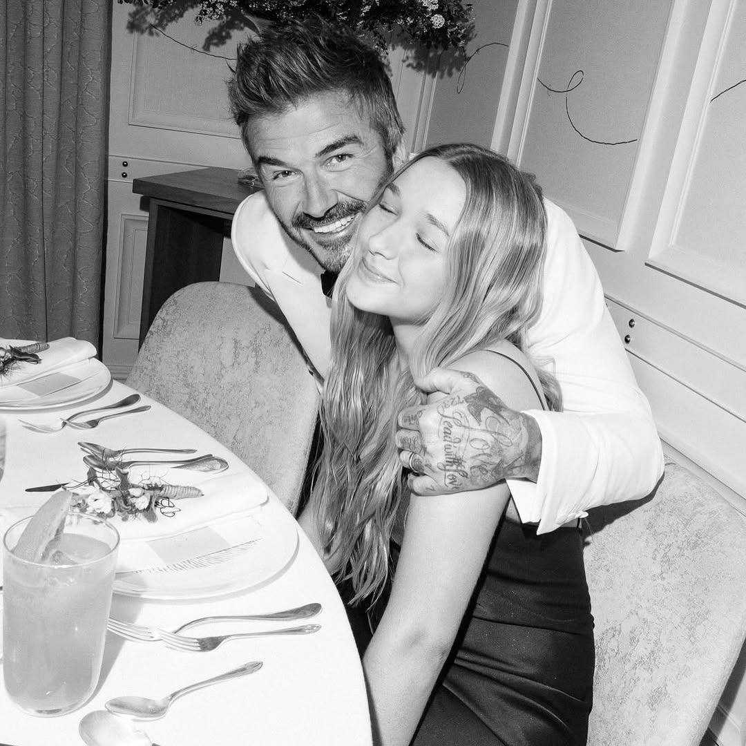 David Beckham khoe ảnh các con trong tiệc sinh nhật tuổi 50, Brooklyn dường như không còn là thành viên trong gia đình nổi tiếng nữa. Ảnh: IG.