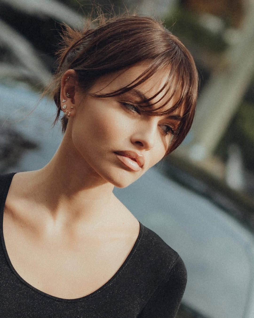 Nhiều cư dân mạng nhận xét Blondeau hiện tại là cô gái trưởng thành, ưa nhìn, nhưng không còn gây ấn tượng mạnh như xưa. Một số người còn nghi ngờ cô có can thiệp thẩm mỹ, làm hỏng nét đẹp nguyên bản, đặc biệt là phần má hóp và đôi môi dày. Bên cạnh đó, một số ý kiến cho rằng việc được tung hô quá nhiều giống như “con dao hai lưỡi”. Nó khiến Blondeau bị mắc kẹt ở quá khứ, không thể bứt phá hơn được. Ảnh: IG.