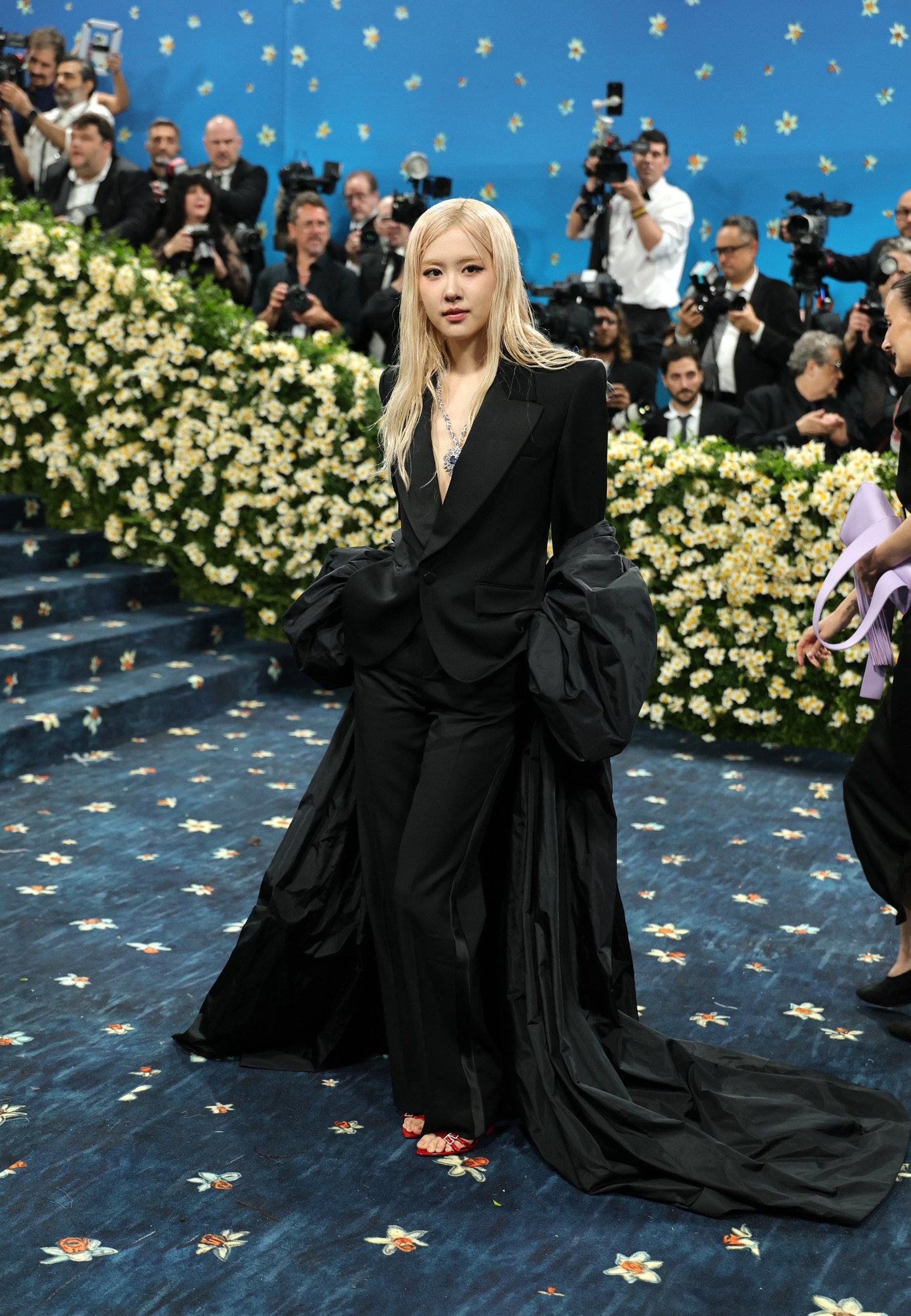 Rosé trên thảm xanh Met Gala 2025. Ảnh: Getty Images.