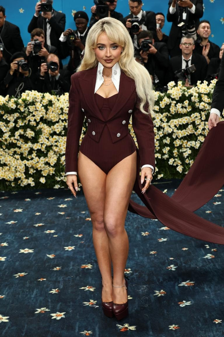 Sabrina Carpenter trung thành với bodysuit. Thiết kế lần này đến từ Louis Vuitton. Ảnh: Getty Images.