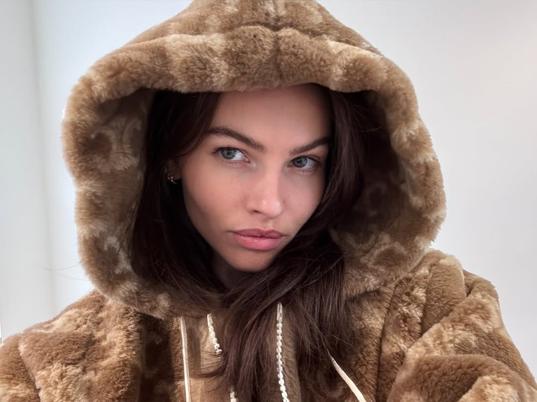 Ngoài công việc người mẫu, Blondeau sở hữu thương hiệu quần áo riêng, Heaven May Clothing, cũng như thương hiệu làm đẹp và chăm sóc tóc mang tên Enalyht. Ảnh: IG.