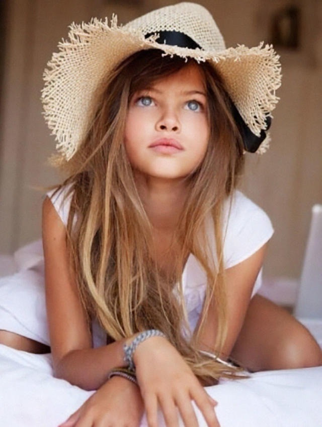 Thylane Blondeau sinh năm 2001 ở Pháp. Cô là con gái của cựu cầu thủ bóng đá Patrick Blondeau và diễn viên/người dẫn chương trình truyền hình Pháp Véronika Loubry. Cô có một em trai.