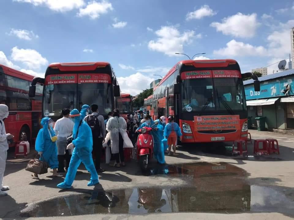 Đoàn xe đưa đón công dân Đoàn xe đưa đón công dân