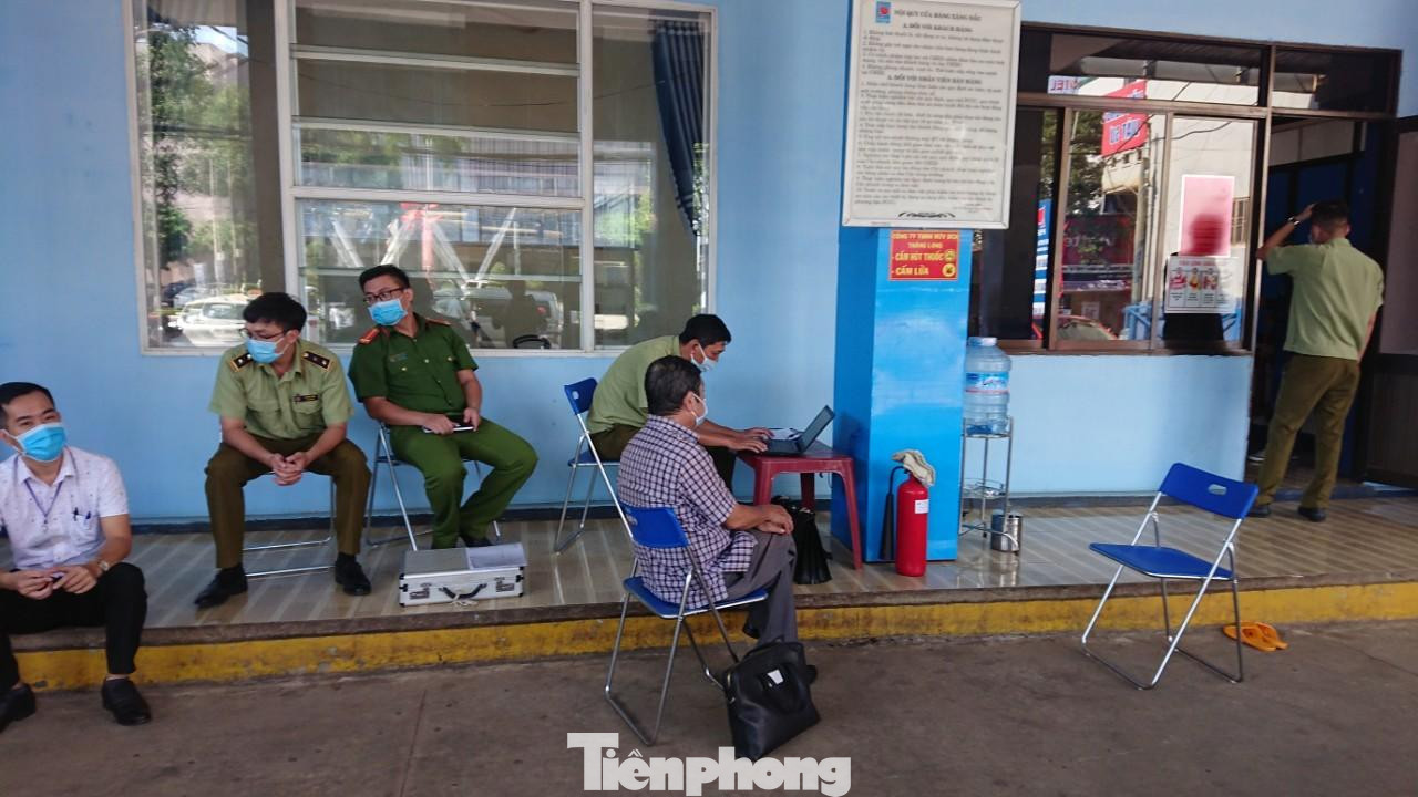 Đoàn liên ngành 389 kiểm tra cây xăng dầu tại địa chỉ số 308 đường Nguyễn Tất Thành Đoàn liên ngành 389 kiểm tra cây xăng dầu tại địa chỉ số 308 đường Nguyễn Tất Thành