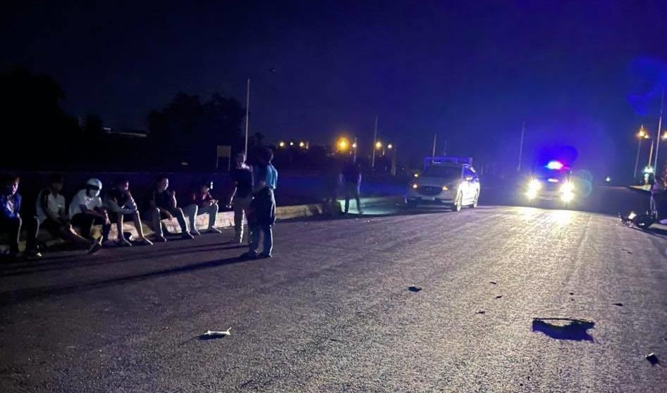 Hiện trường vụ nhóm học sinh, thiếu niên hỗn chiến trong đêm Hiện trường vụ nhóm học sinh, thiếu niên hỗn chiến trong đêm