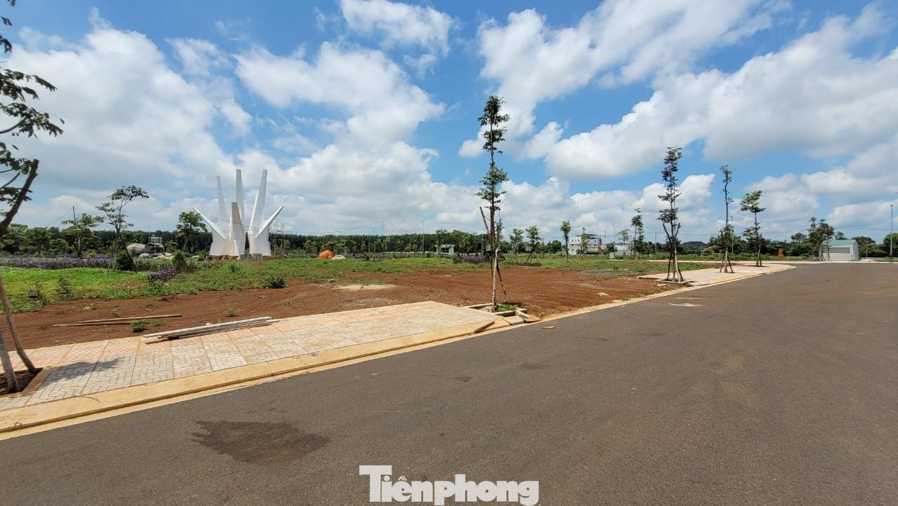 Bên trong dự án của Cty Ân phú , việc đã có hệ thống xử lý nước thải tập trung hay chưa cũng là một dấu hỏi.