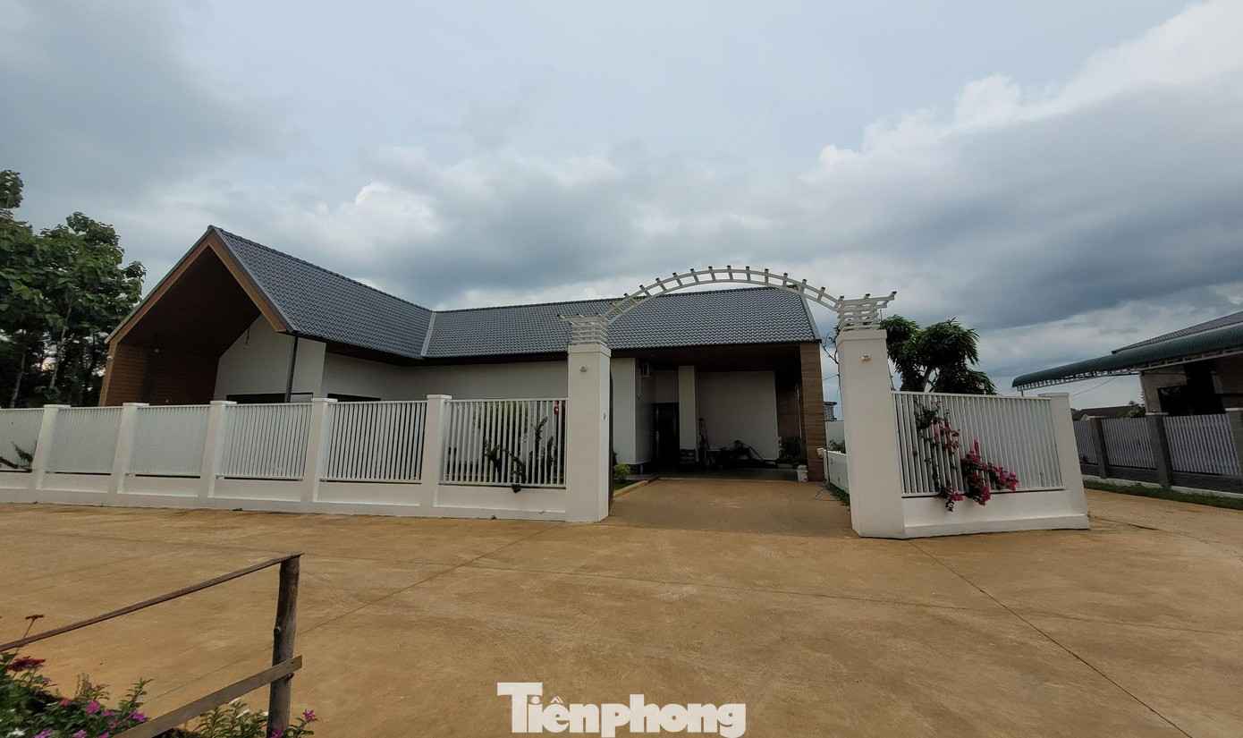 Nhà ông Nê xây dựng bề thế nhưng không phép xây dựng Nhà ông Nê xây dựng bề thế nhưng không phép xây dựng