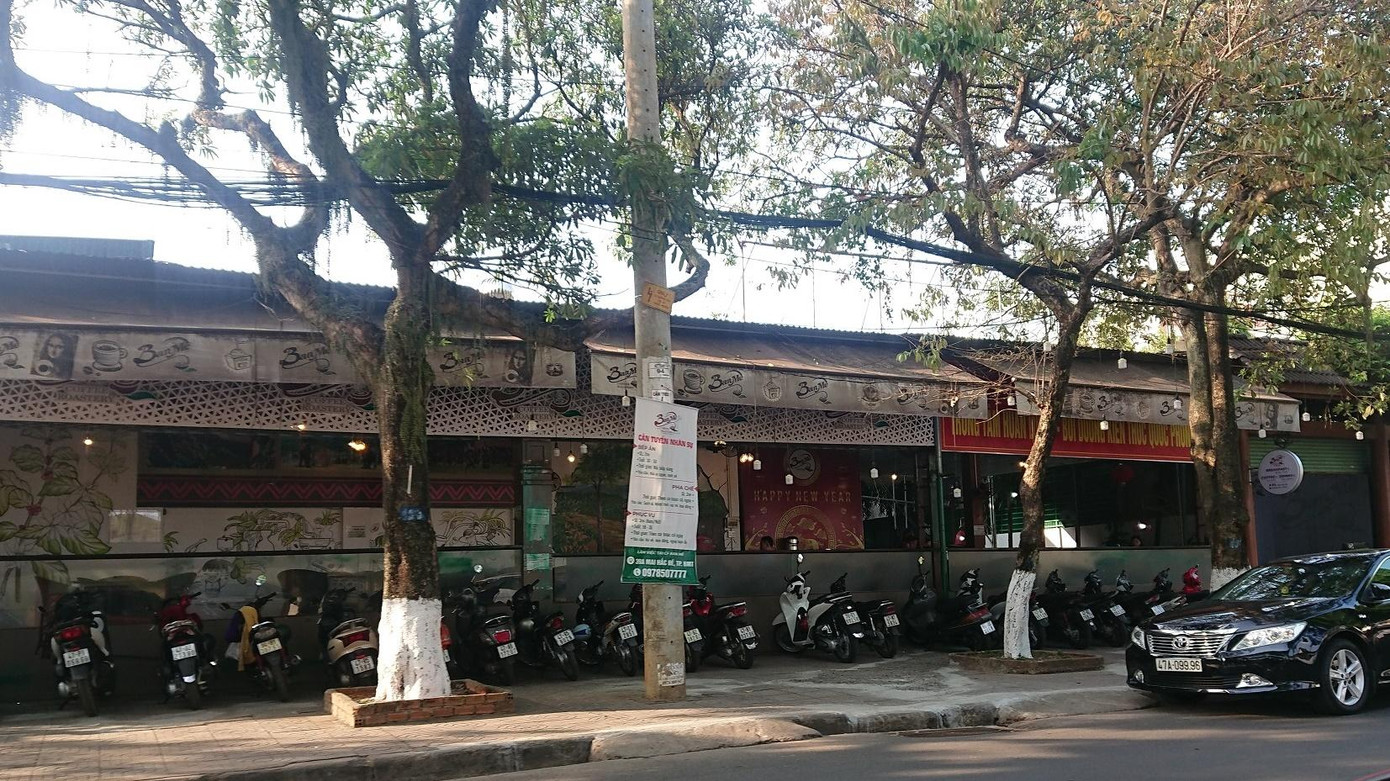 Quán ăn sáng, cà phê ở đường Mai Hắc Đế được cho thuê trên phần đất thuộc quản lý của Trường Quân sự địa phương Quán ăn sáng, cà phê ở đường Mai Hắc Đế được cho thuê trên phần đất thuộc quản lý của Trường Quân sự địa phương