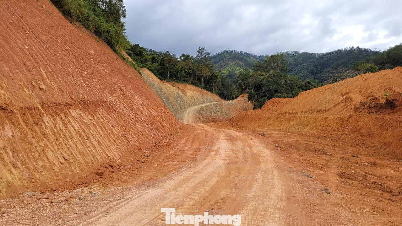 Một phần diện tích rừng đặc dụng thuộc Vườn Quốc gia Chư Yang Sin bị hủy hoại Một phần diện tích rừng đặc dụng thuộc Vườn Quốc gia Chư Yang Sin bị hủy hoại