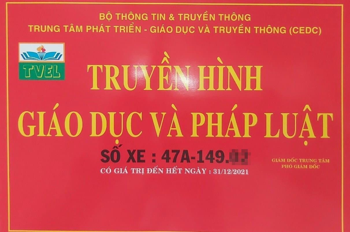 Giấy chứng nhận để xe ô tô của Trung tâm TVEL gắn chữ Bộ TT&TT khiến nhiều người hiểu nhầm đây là cơ quan báo chí trực thuộc bộ Giấy chứng nhận để xe ô tô của Trung tâm TVEL gắn chữ Bộ TT&TT khiến nhiều người hiểu nhầm đây là cơ quan báo chí trực thuộc bộ