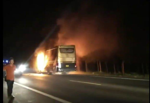 Ngọn lửa bốc cháy dữ dội Ngọn lửa bốc cháy dữ dội