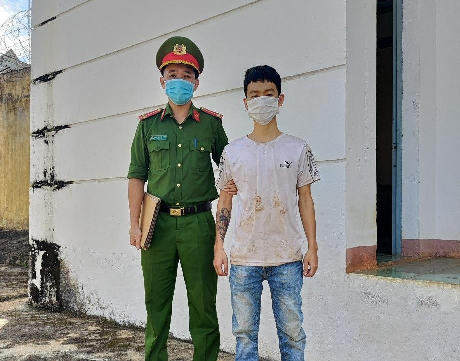 Hân khi bị tạm giữ Hân khi bị tạm giữ