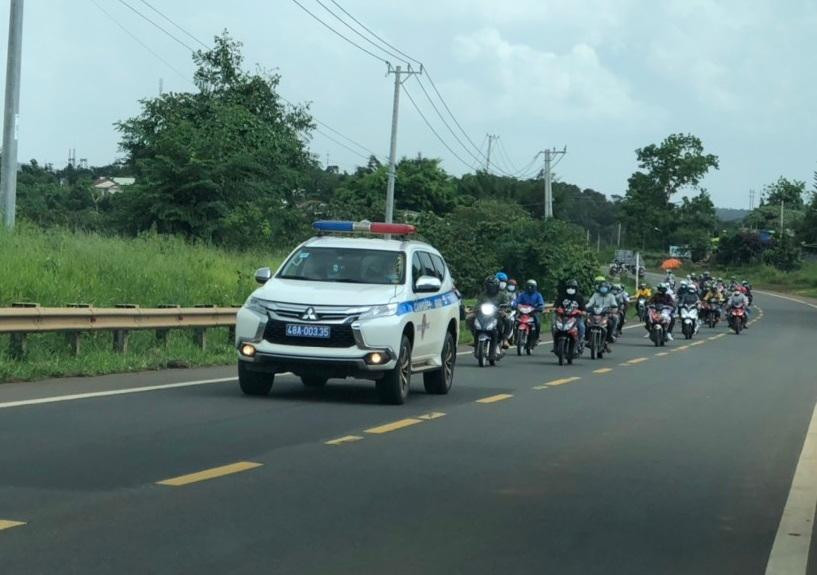 Cùng ngày, theo Ban chỉ đạo phòng chống dịch COVID-19 tỉnh Đắk Lắk cho biết, vừa ghi nhận thêm 13 ca dương tính với vi rút SARS-CoV-2, nâng số ca bệnh mắc COVID-19 lên 93 ca (trong đó 4 trường hợp đã xuất viện); Còn tại Đắk Nông hiện có 31 ca mắc COVID-19. Cùng ngày, theo Ban chỉ đạo phòng chống dịch COVID-19 tỉnh Đắk Lắk cho biết, vừa ghi nhận thêm 13 ca dương tính với vi rút SARS-CoV-2, nâng số ca bệnh mắc COVID-19 lên 93 ca (trong đó 4 trường hợp đã xuất viện); Còn tại Đắk Nông hiện có 31 ca mắc COVID-19.