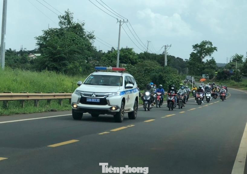 CSGT Công an tỉnh Đắk Nông từng trợ giúp dẫn đường cho hàng ngàn người dân hồi hương CSGT Công an tỉnh Đắk Nông từng trợ giúp dẫn đường cho hàng ngàn người dân hồi hương