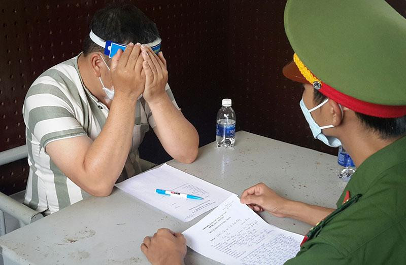 Bửu Thọ tường trình sự việc với công an Bửu Thọ tường trình sự việc với công an