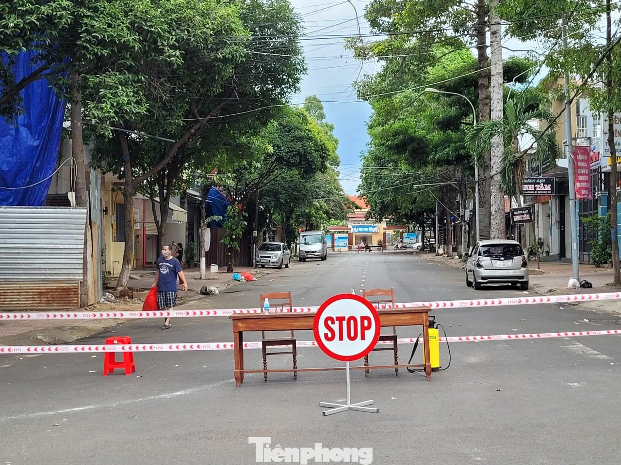 Phong tỏa đường Hai Bà Trưng nơi có văn phòng của nhà xe Tiến Oanh Phong tỏa đường Hai Bà Trưng nơi có văn phòng của nhà xe Tiến Oanh