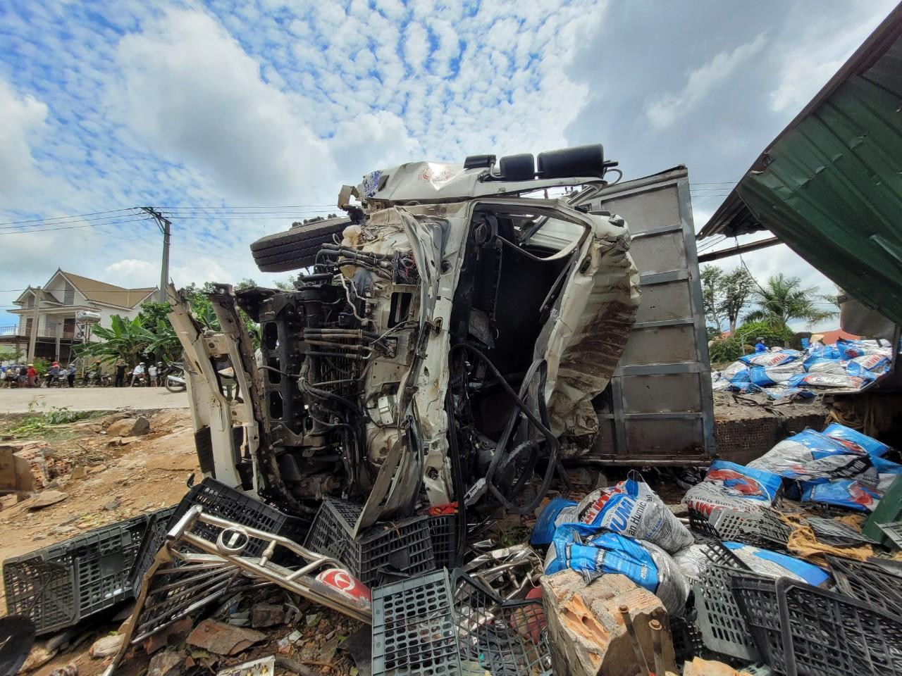 Ca bin xe tải BKS 62C-139.38 không còn nguyên vẹn