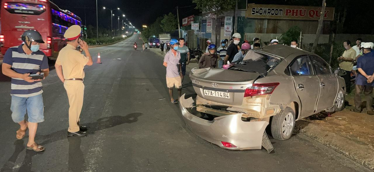 CSGT có mặt hiện trường để phân luồng giao thông, phục vụ công tác điều tra