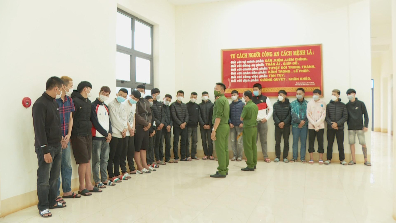 Công an triệu tập hàng chục học sinh liên quan vụ đánh nhau Công an triệu tập hàng chục học sinh liên quan vụ đánh nhau