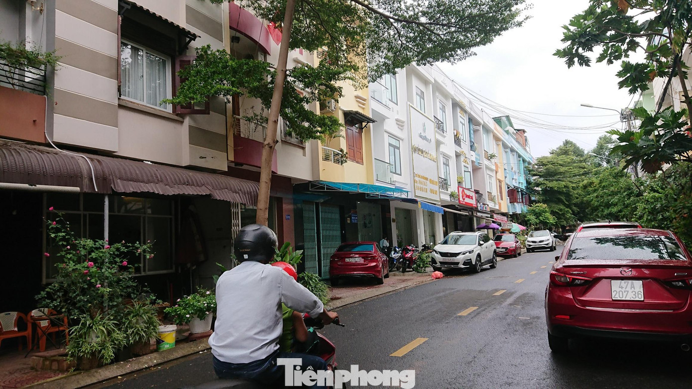 Cty Phú Xuân tự ý xẻ đất dự án xây dựng nhà trái phép, nhưng không có cơ quan thẩm quyền nào ngăn chặn kịp thời