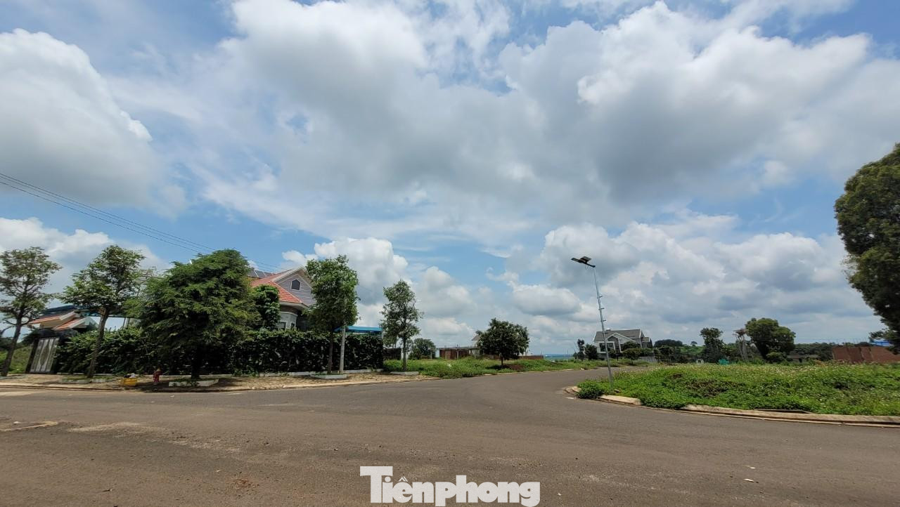 Bên trong dự án của Cty Nam Sơn nhiều biệt thự đã xây xong