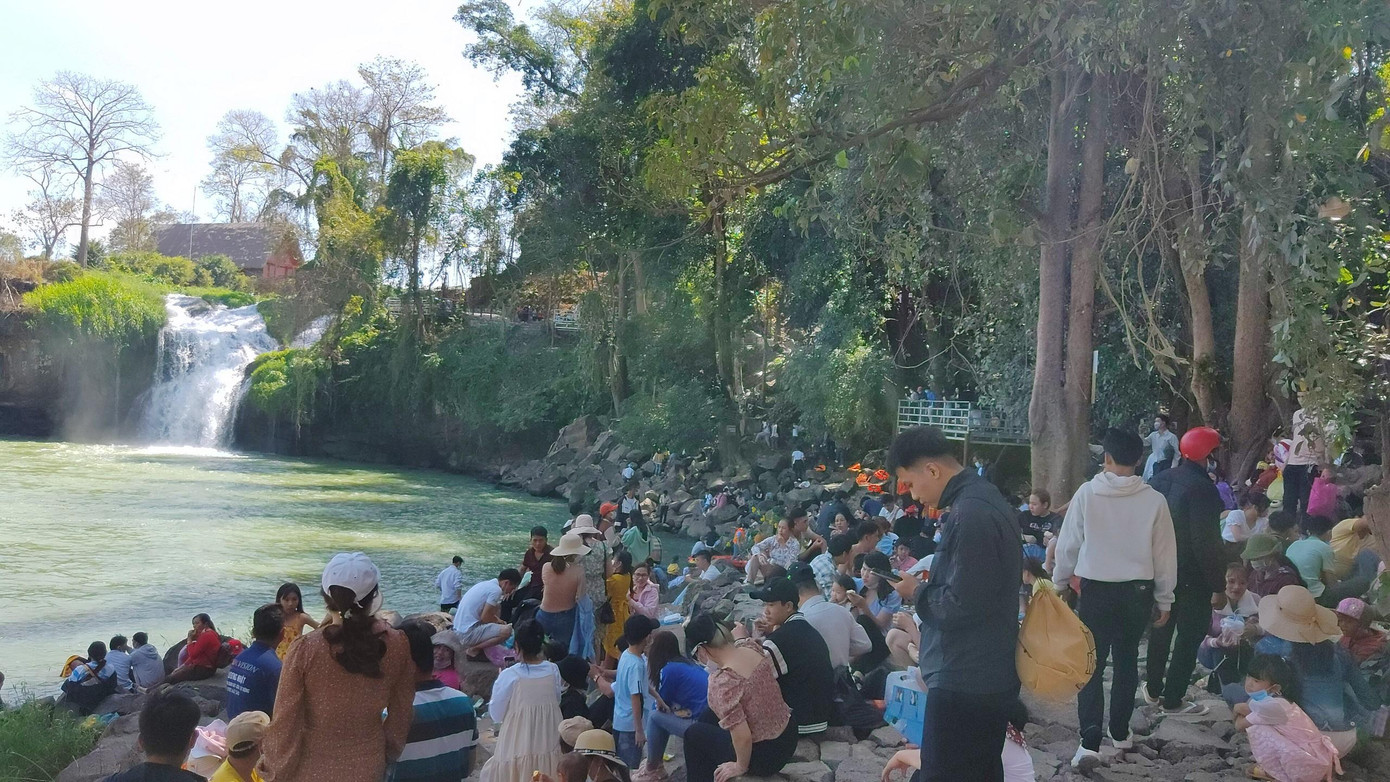 Khách du lịch tập trung đến các danh thắng tự nhiên ở Đắk Nông Khách du lịch tập trung đến các danh thắng tự nhiên ở Đắk Nông